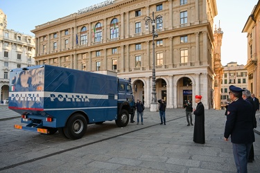 Genova - cardinale angelo bagnasco benedice autobotte polizia pe
