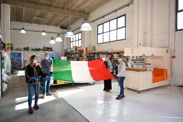 Genova, PonteX - azienda Petramar produttrice di bandiere che ha