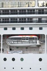 Genova, Stazione Marittima - ormeggiata nave crociera MSC Opera