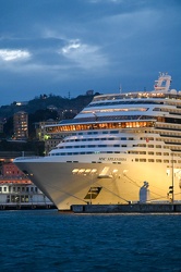 Genova, Stazione Marittima - ormeggiata nave crociera MSC Splend