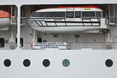 Genova, Stazione Marittima - ormeggiata nave crociera MSC Opera