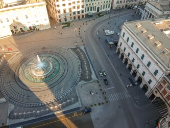 Genova - emergenza coronavirus - piazza De Ferrari deserta alle 