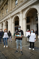 Genova, piazza de ferrari - protesta manifestazione commercianti