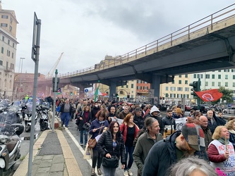 Genova, piazza Cavour - ennesima manifestazione no vax del sabat