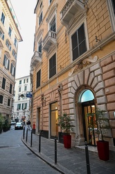 Genova, via al Ponte Calvi - hotel affittato da Regione per pazi