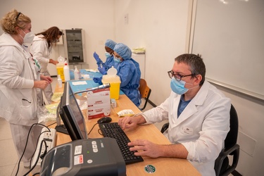 Genova, albergo dei poveri - inizia vaccinazione personale unive