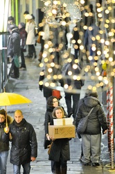 shopping natalizio in via Luccoli