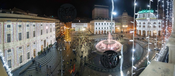 Genova, piazza de ferrari - panoramica luminarie natale