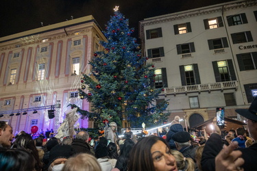Genova, piazza De Ferrari - iaccensione albero di natale e spett