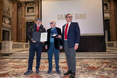 Genova, palazzo ducale - conferito premio croce San Giorgio a Gi
