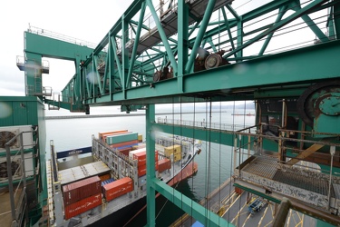 Genova, porto container PSA Voltri Pra - arrivate le nuove 4 gru