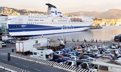 Genova - terminal traghetti - passeggeri automobili