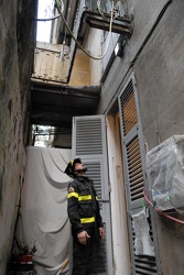 Genova - Crolla un balcone interno