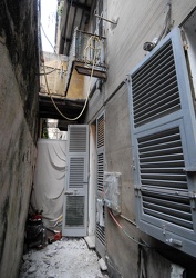 Genova - Crolla un balcone interno