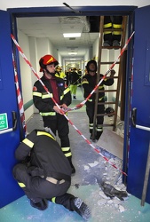 Genova - ospedale San Martino - crolla controsoffitto