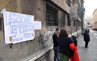 Genova - Via Balbi 3 - lezione in piazza