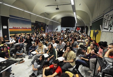 Genova - Via Balbi - monta la protesta degli studenti