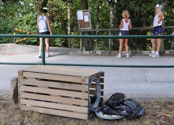 Genova - parco del peralto - vandali in azione