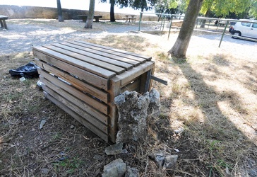 Genova - parco del peralto - vandali in azione
