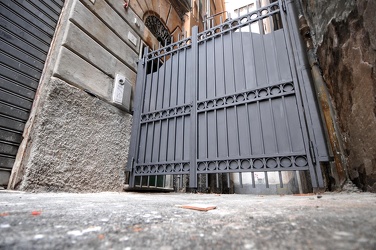 Genova - centro storico - installati tre nuovi cancelli