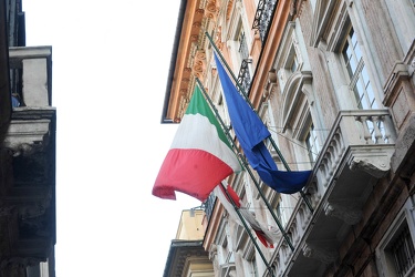 Genova - le bandiere sulle facciate dei palazzi