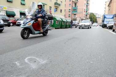 Genova - via Piacenza - anziano investito da motociclista