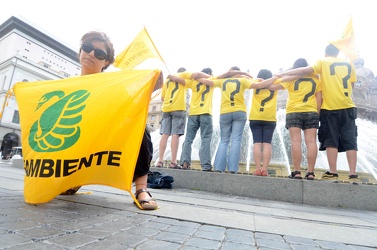 Genova - piazza De Ferrari - protesta Legambiente