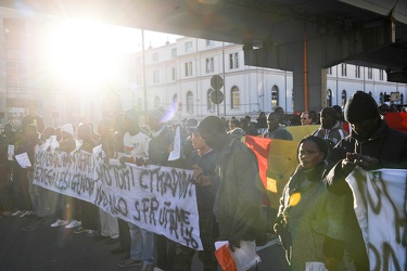 Genova - corteo manifestazione comunità senegalesi