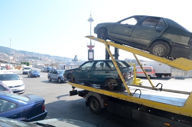 Genova - rimozione caracsse auto terminal traghetti