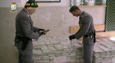 Genova - sequestro droga GDF 7 tonnellate