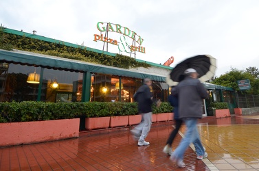 Genova - riapre pizzeria bar Garden in corso Italia