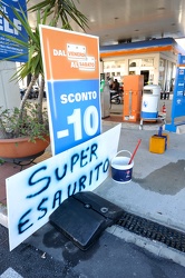Genova - inziano a scarseggiare i carburanti