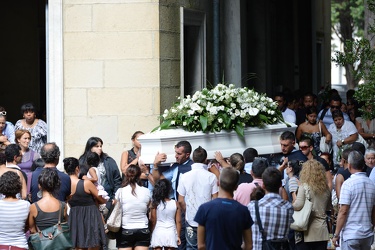 Genova - cimitero staglieno - funerale Roberto, giovane ucciso