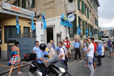 Genova - sede amt in via Bobbio - agitazione lavoratori e probab