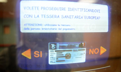 Genova - le macchinette per l'emissione dei ticket sanitari pres