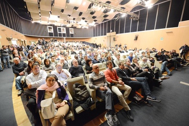 Genova - teatro della Giovent√π - incontro sindacati, assemblea 