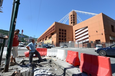 Genova, Marassi - stadio Luigi Ferraris - installazione enormi c