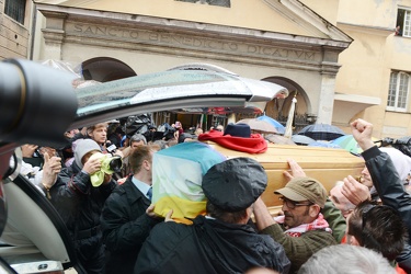 Genova - funerali di Don Andrea Gallo - corteo funebre sotto la 