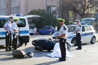 Genova - via Cantore - incidente mortale tra motociclista su sco