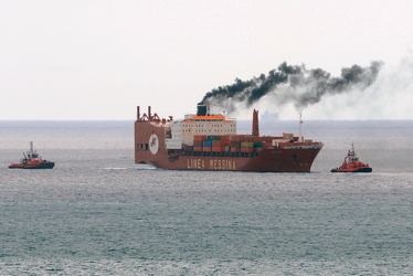 Genova - tragedia crollo torre piloti - prove in mare nave messi