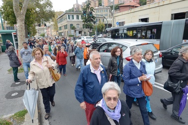 Genova - via Montaldo - protesta cittadini contro amt per linee 