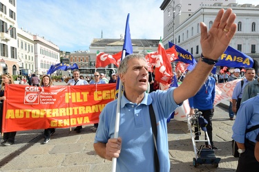 Genova - manifestazione lavoratori trasporto pubblico - il tratt