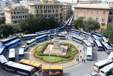 Genova - manifestazione lavoratori trasporto pubblico - bloccata