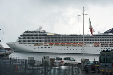 Genova - tragedia nel porto - nave da crociera MSC Orchestra tra