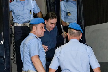 Genova, tribunale - condotto all'interrogatorio l'avvocato svizz