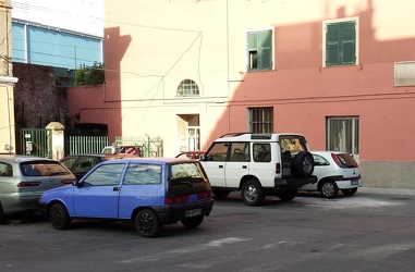 Genova - il problema delle auto in doppia fila