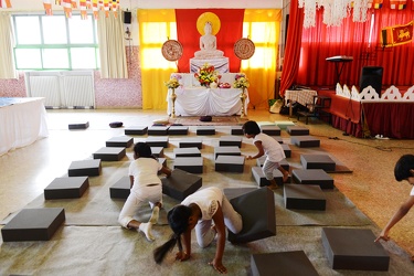 Genova - sala chiamata del porto - festa buddista Sri Lanka