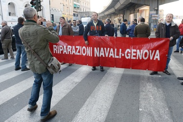 Genova - piazza Cavour - presidio operai riparazioni navali