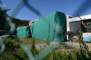 Genova - zona campi - autoparco mezzi amt abbandonati