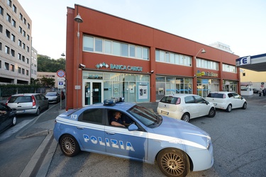 Genova Campi - rapina con sequestro presso filiale banca carige